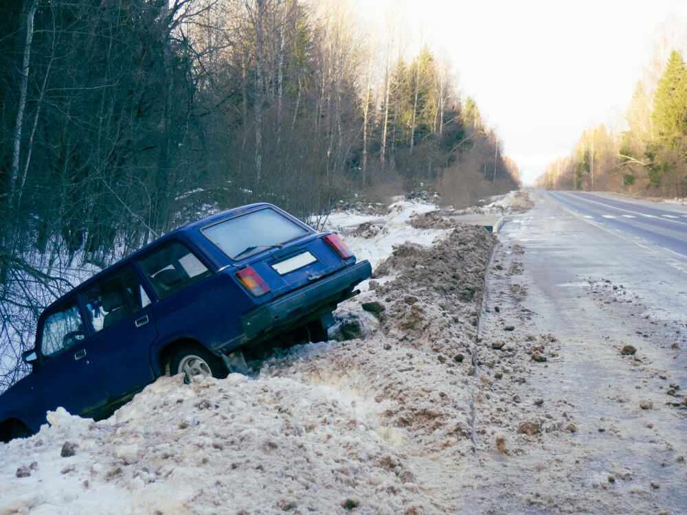 You are currently viewing Car Stuck in a Ditch: Why DIY Recovery Often Makes Things Worse